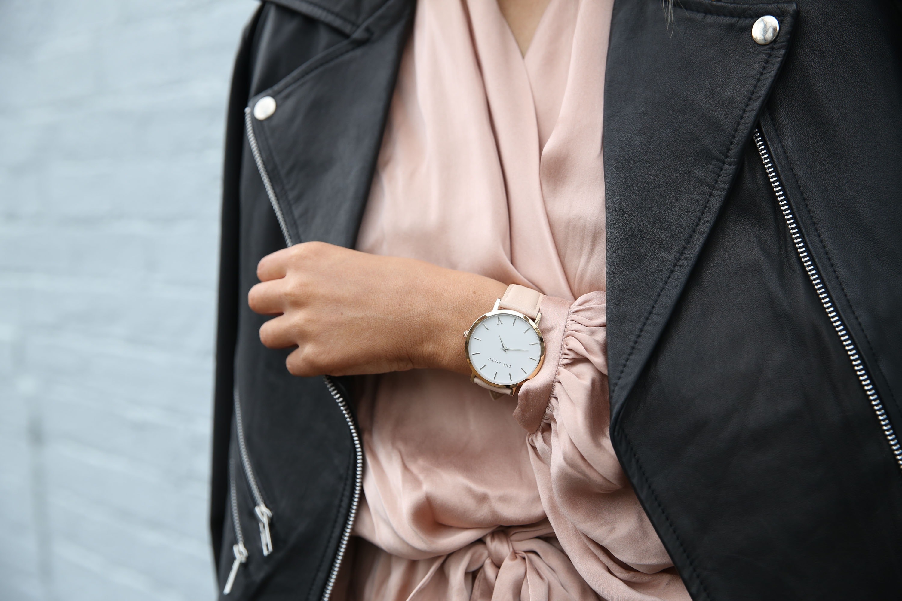 Damskie zegarki, czyli o damskich dodatkach, które potrafią odmienić każdą stylizację
