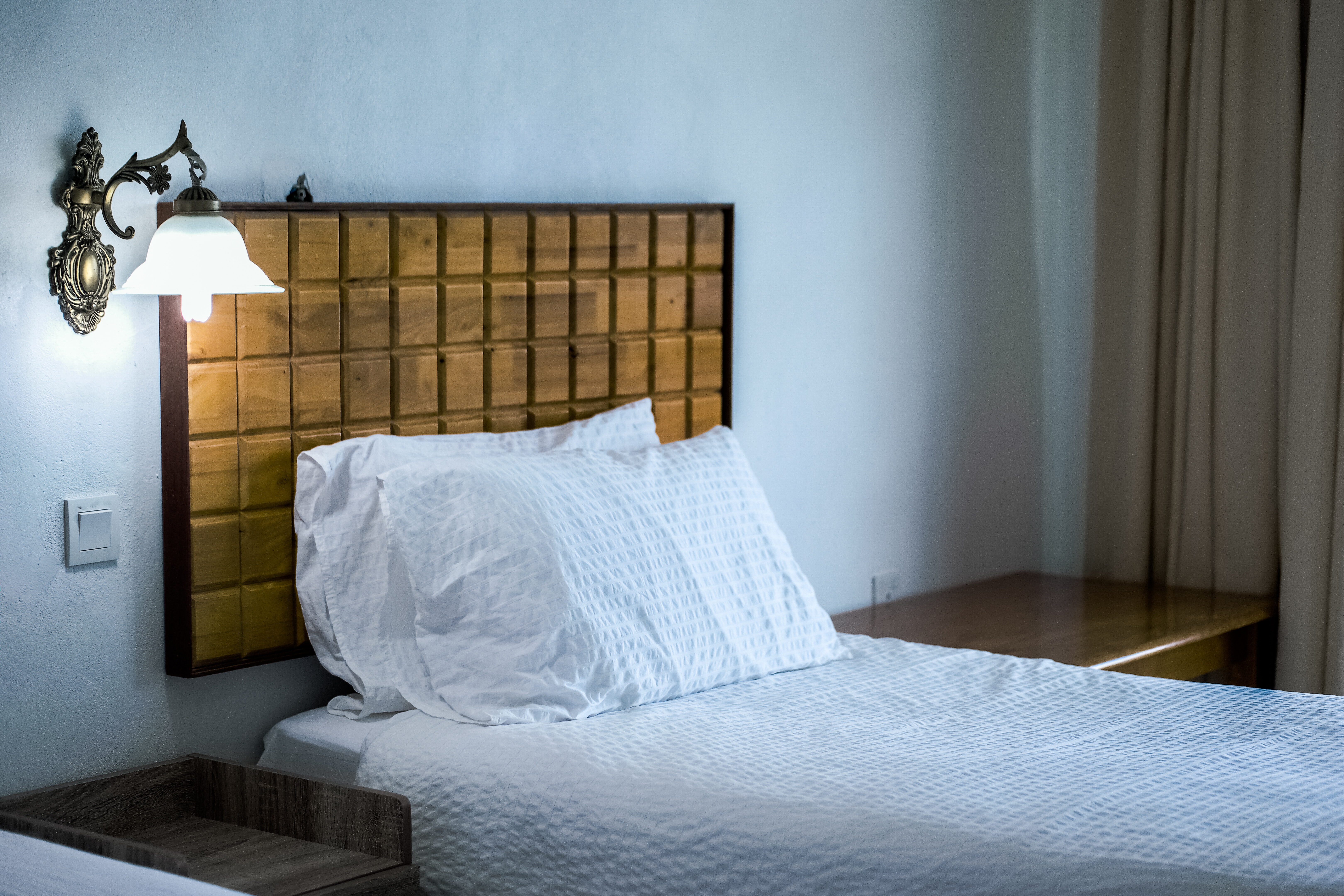 Lampy ścienne – praktyczne i eleganckie rozwiązanie każdego wnętrza