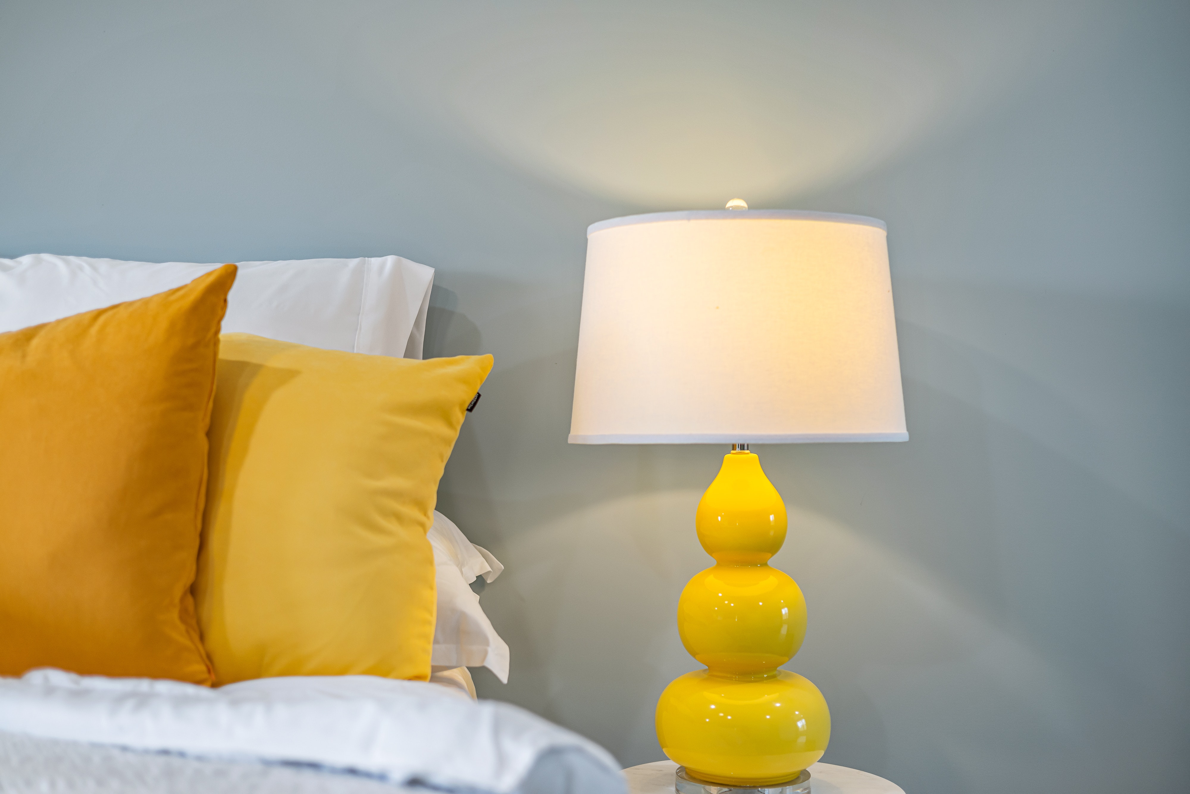 Tanie lampy nocne do sypialni jako element wyposażenia sypialni